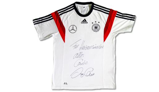 DFB-Shirt-Jogi-Loew_charity_515_300.jpg