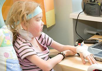  Kinderschutzengel: PC am Krankenbett 