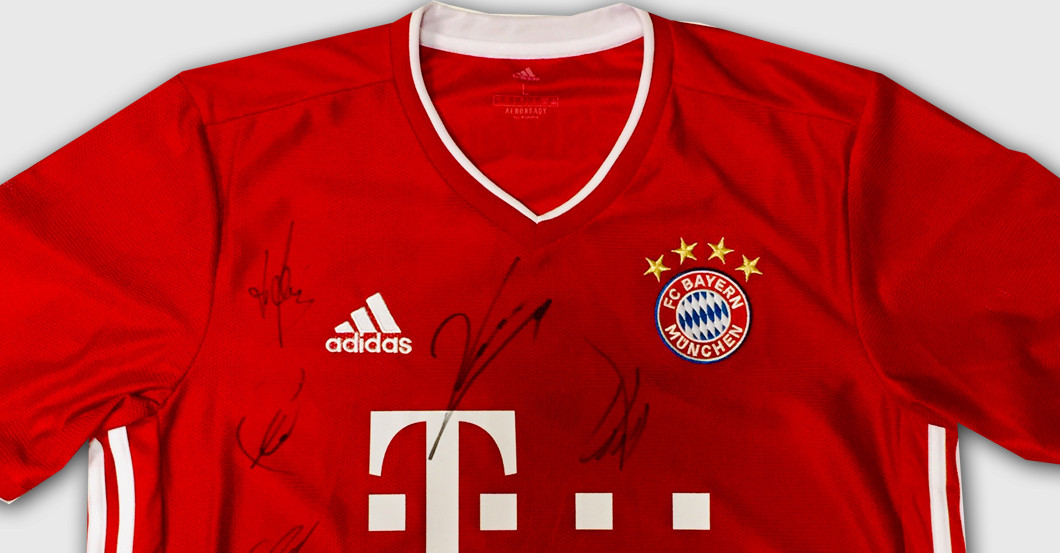 Vom Ganzen Team Signiert Fc Bayern Stars Spenden Trikot