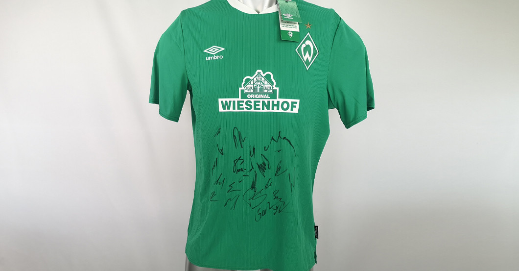 Zum Klassenerhalt Werder Bremen Stiftet Signiertes Trikot
