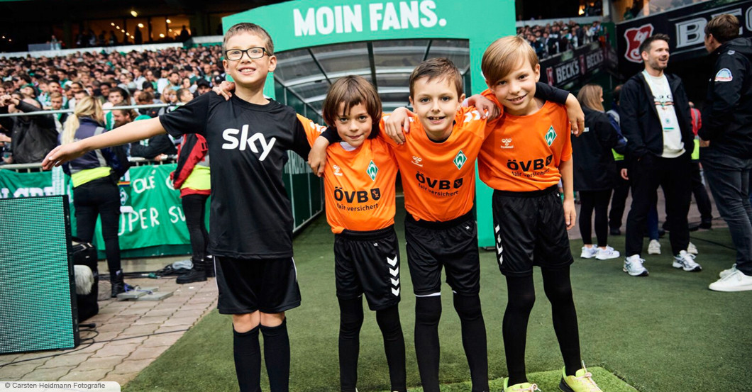  Fußballtraum: Ein Platz als Schiedsrichter-Einlaufkind beim SV Werder Illustration 