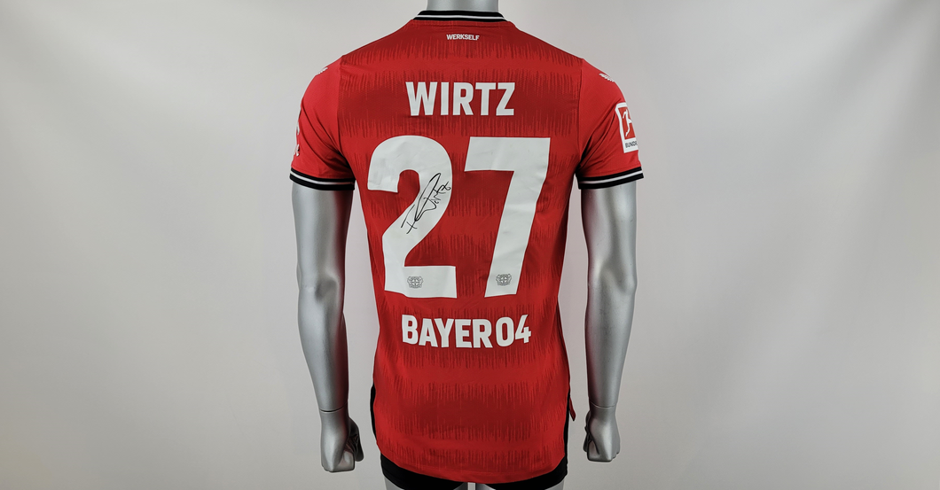 Getragenes & signiertes Leverkusen-Trikot von Florian Wirtz