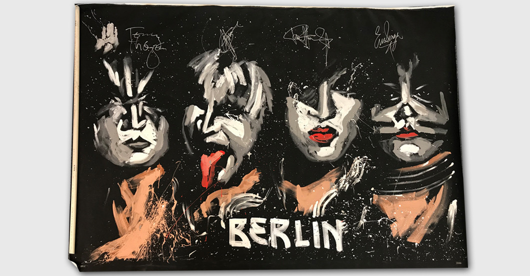 Riesiges Kunstwerk Von Kiss Mit Bandunterschriften Aus Berlin