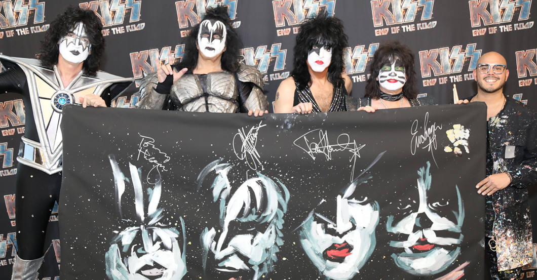 Riesiges Kunstwerk Von Kiss Mit Bandunterschriften Aus Iffezheim