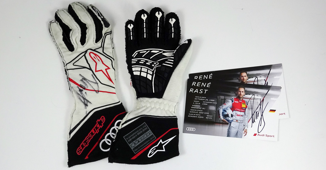 Rene Rast tut mit seinen DTM-Rennhandschuhen Gutes
