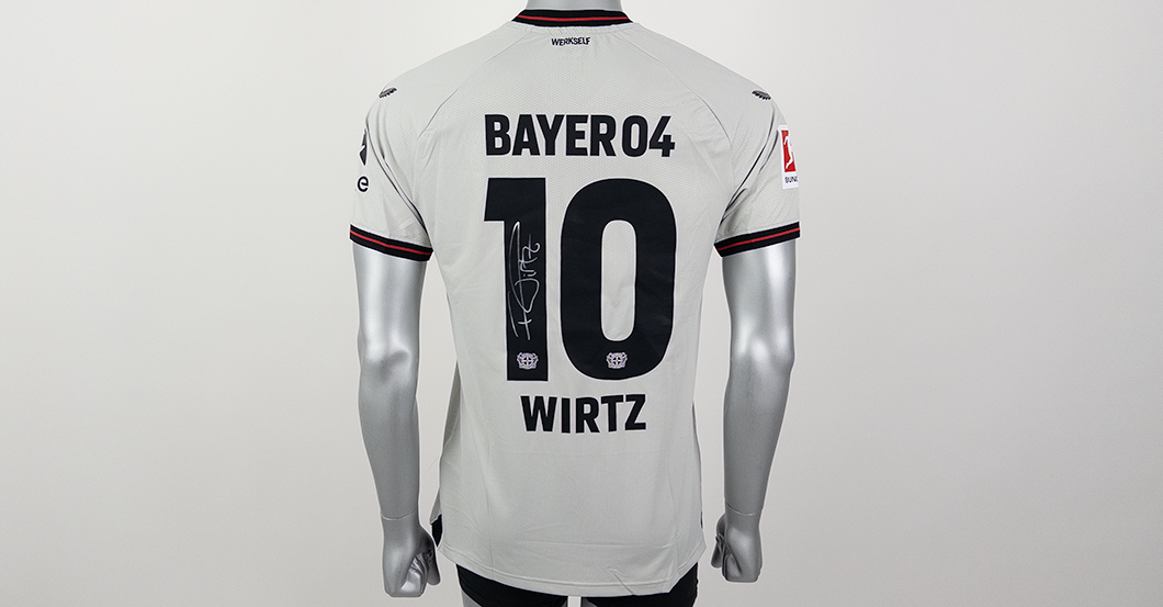 Getragenes Leverkusen-Trikot von Florian Wirtz