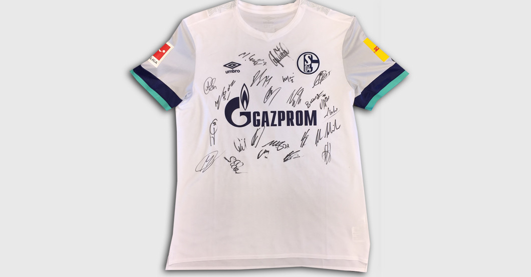 Package für Schalke 04-Fans: Teamsigniertes Trikot und Fußball