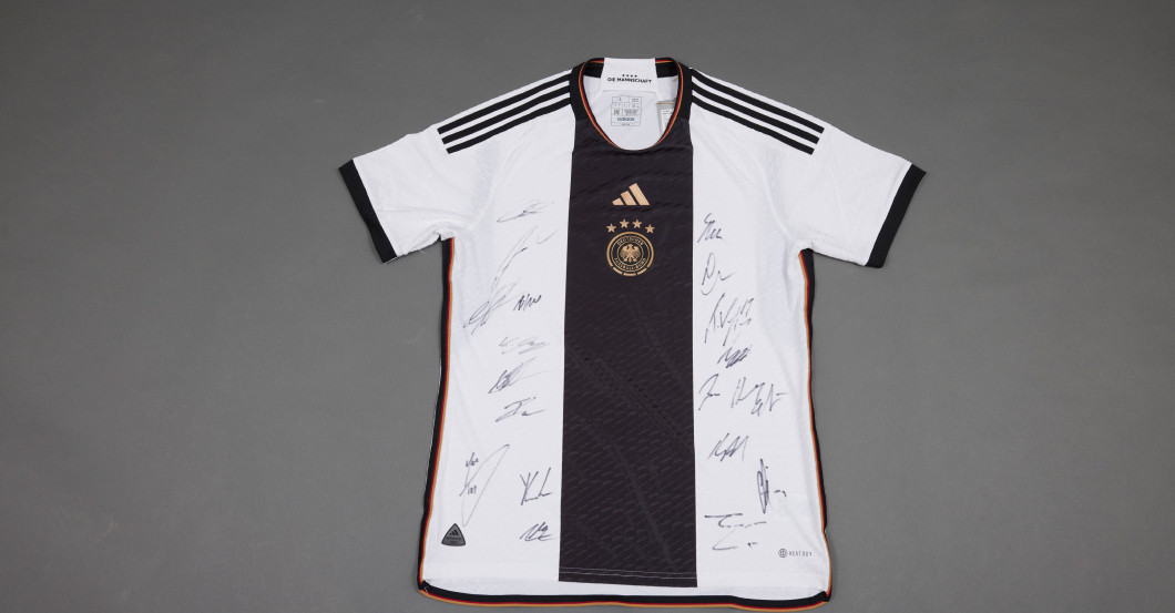  Ein signiertes Trikot der DFB-Stars zu Weihnachten verschenken Motiv 