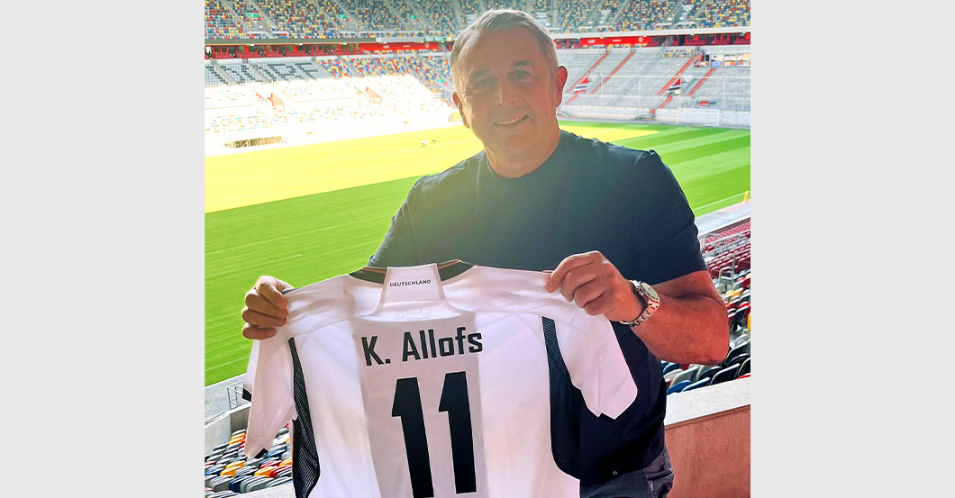 FußballLegende Klaus Allofs widmet ein DFBTrikot