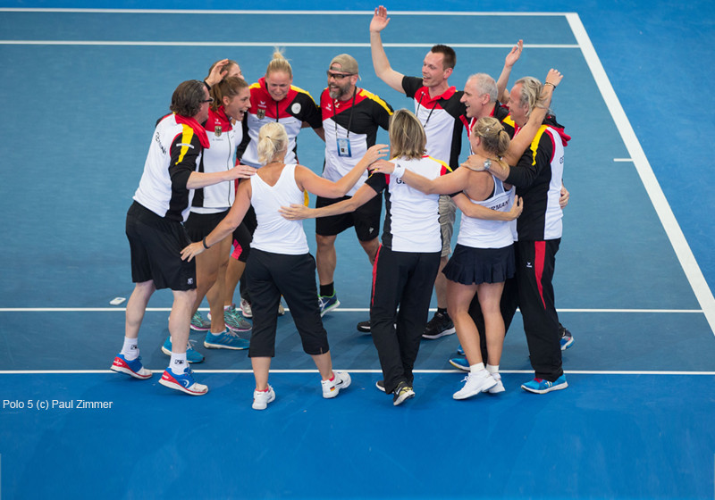 Vom Fed Cup Team signiertes DeutschlandPoloshirt